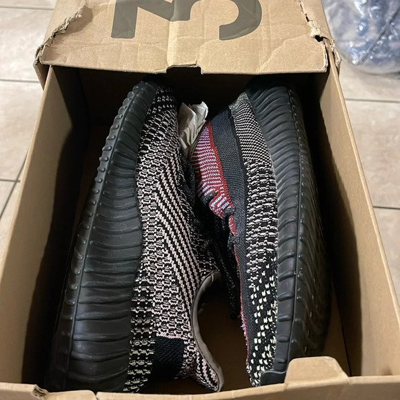 Yeezy boost 350 - Picture 1 of 8